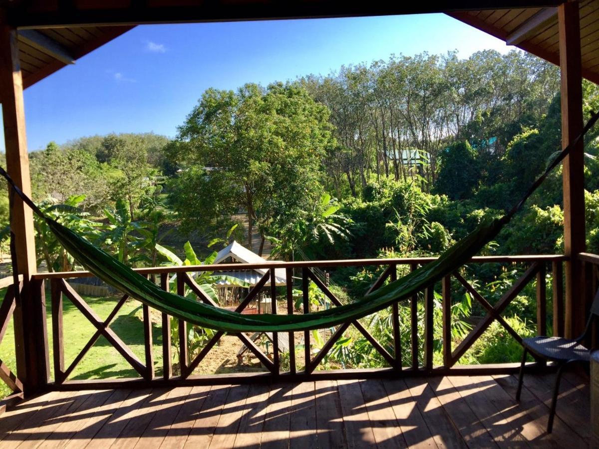 Phayam Valley Homestay Ко Паям Екстериор снимка